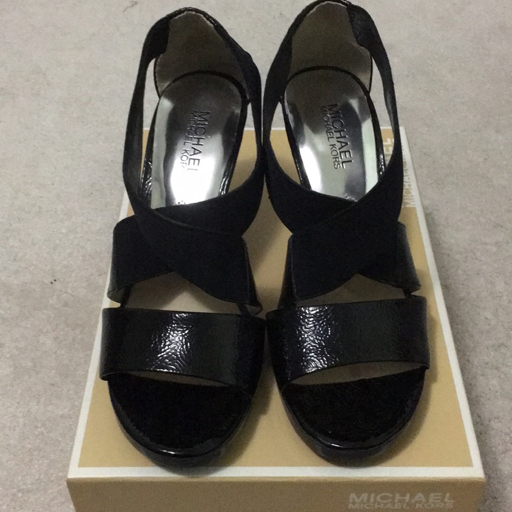 MICHAEL Michael Kors violet patent/elastic heels